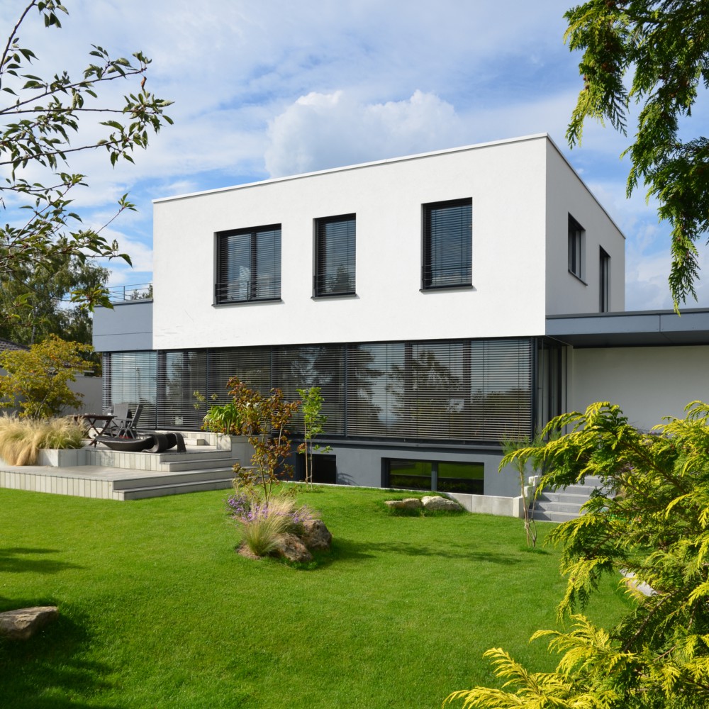 BUCHER | HÜTTINGER – ARCHITEKTUR INNEN ARCHITEKTUR  - moderne Villa Bauhausstil, Einfamilienhaus Holzhaus Plusenergiehaus Erlangen Nürnberg