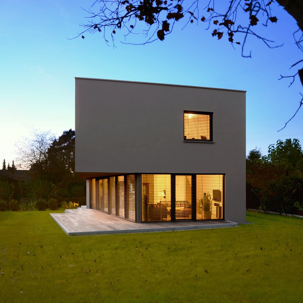 BUCHER | HÜTTINGER – ARCHITEKTUR INNEN ARCHITEKTUR - Architektenhaus Forcheim Oberfranken, Einfamilienhaus Effizienzhaus 40 Plus, Villa Bauhausstil, Plusenergiehaus 