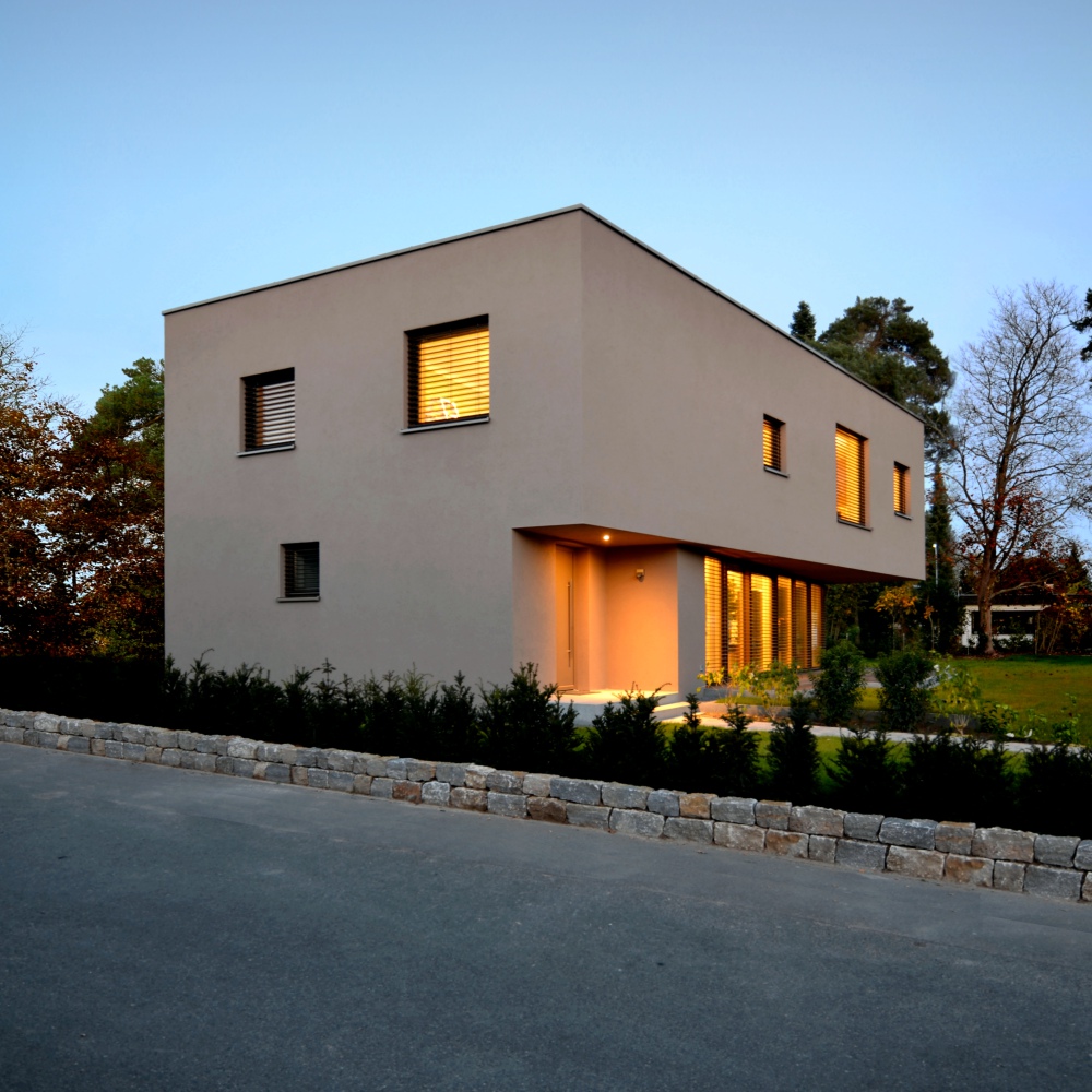 BUCHER | HÜTTINGER – ARCHITEKTUR INNEN ARCHITEKTUR - Architektenhaus Forcheim Oberfranken, Einfamilienhaus Effizienzhaus 40 Plus, Villa Bauhausstil, Plusenergiehaus 