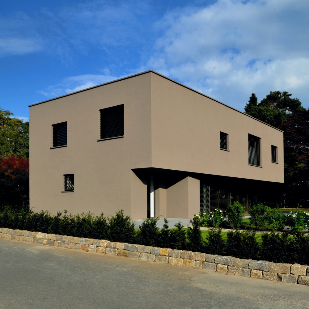 BUCHER | HÜTTINGER – ARCHITEKTUR INNEN ARCHITEKTUR - Architektenhaus Forcheim Oberfranken, Einfamilienhaus Effizienzhaus 40 Plus, Villa Bauhausstil, Plusenergiehaus 