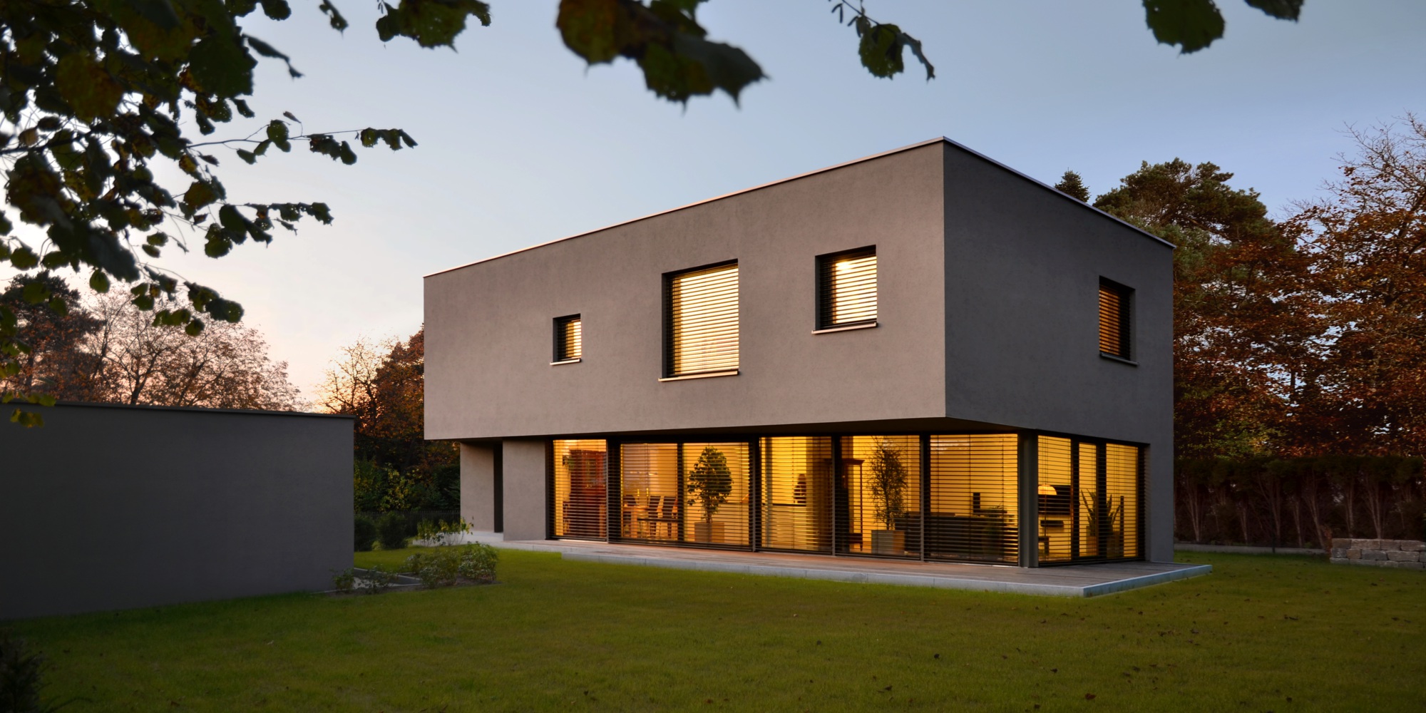 BUCHER | HÜTTINGER – ARCHITEKTUR INNEN ARCHITEKTUR - Architektenhaus Forcheim Oberfranken, Einfamilienhaus Effizienzhaus 40 Plus, Villa Bauhausstil, Plusenergiehaus 